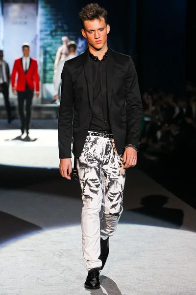 Look 37